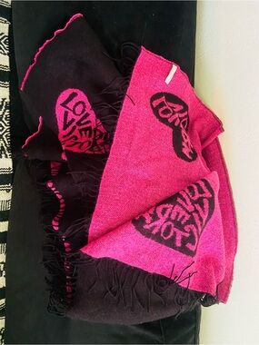 Victoria Secret Pink & Black Heart Print Fringe Throw